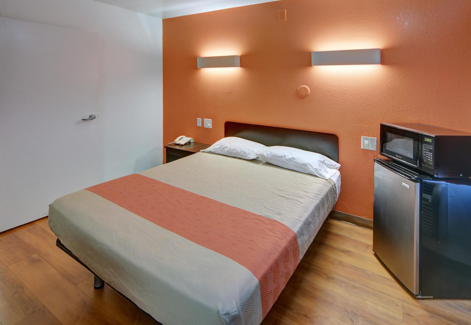 Motel 6 Denton, Tx - Unt Dış mekan fotoğraf
