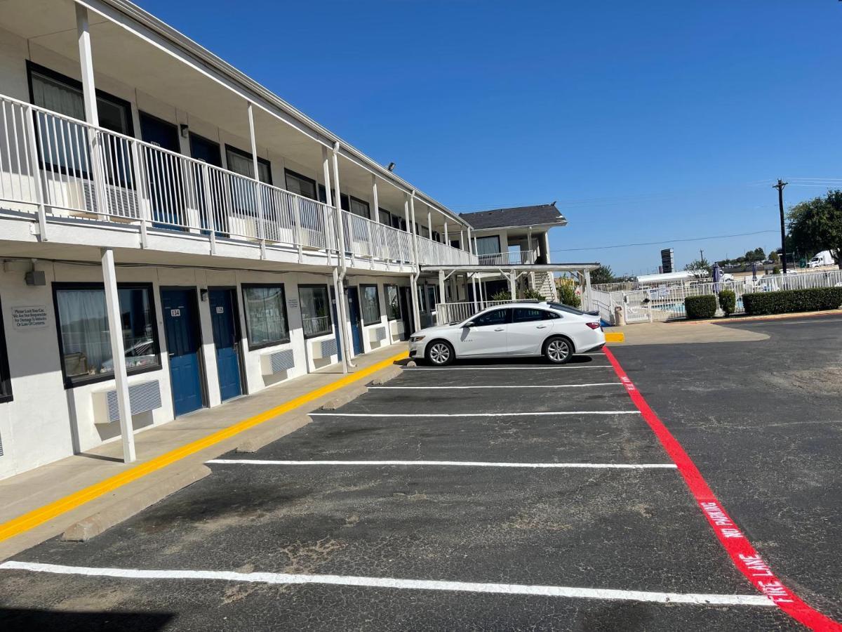 Motel 6 Denton, Tx - Unt Dış mekan fotoğraf
