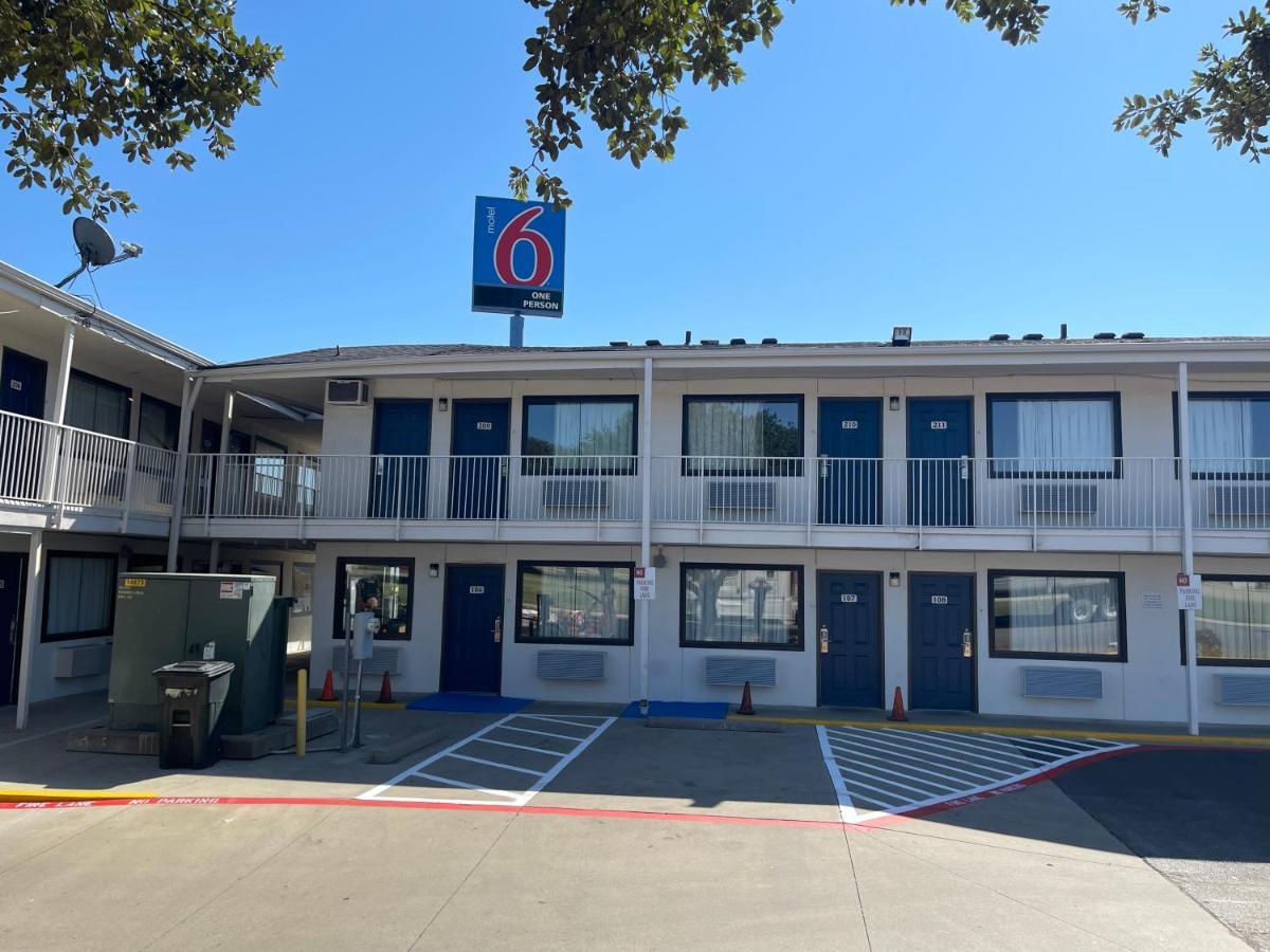 Motel 6 Denton, Tx - Unt Dış mekan fotoğraf