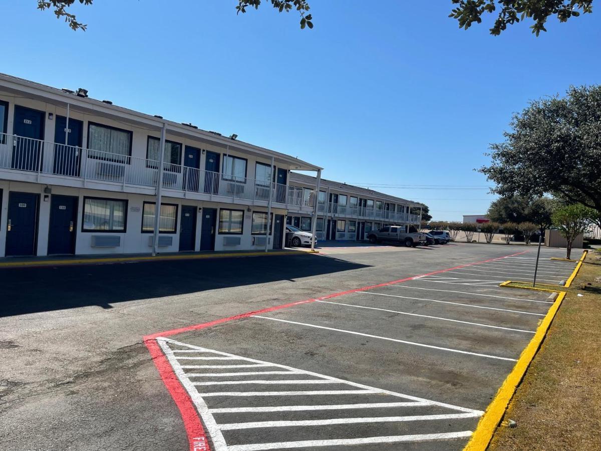 Motel 6 Denton, Tx - Unt Dış mekan fotoğraf