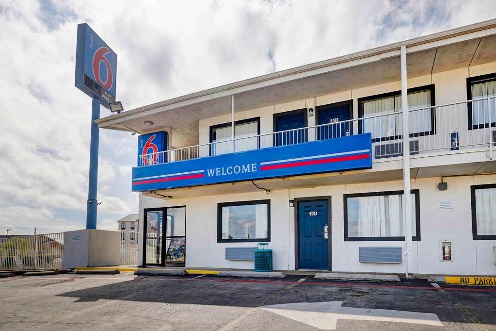 Motel 6 Denton, Tx - Unt Dış mekan fotoğraf